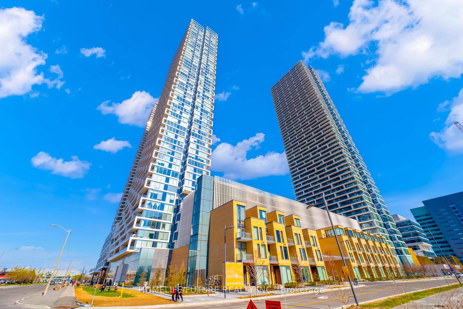 Location Location ! ! This Stunning South Facing 2 Bedroom, 2 Bathroom Study Unit Offers Breathtaking Views Of Downtown Toronto, With Natural Light.