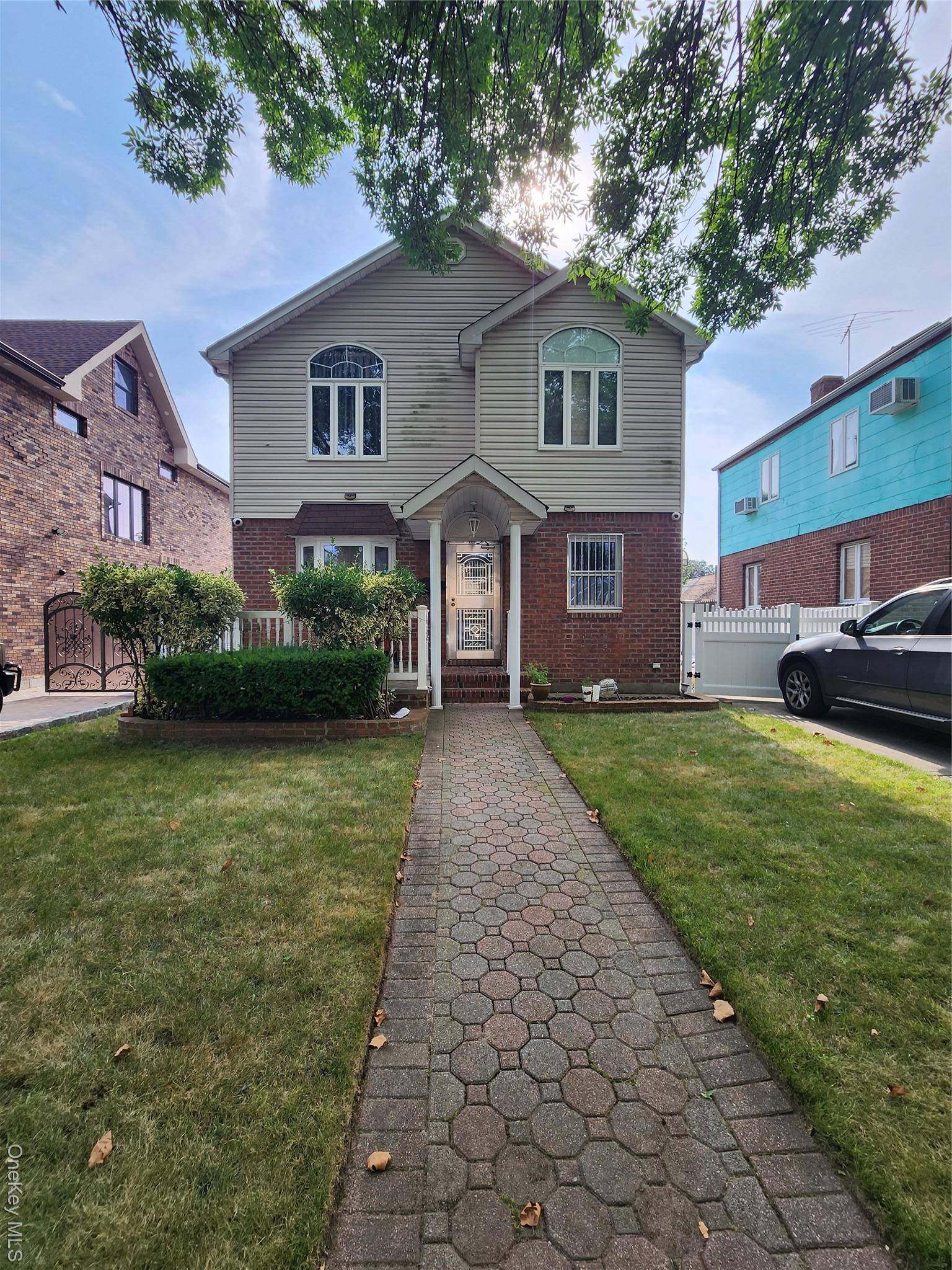Nice and Clean 5 Bedrooms and 3 Full Baths Colonial Convenient to School, Transportation and Shops.