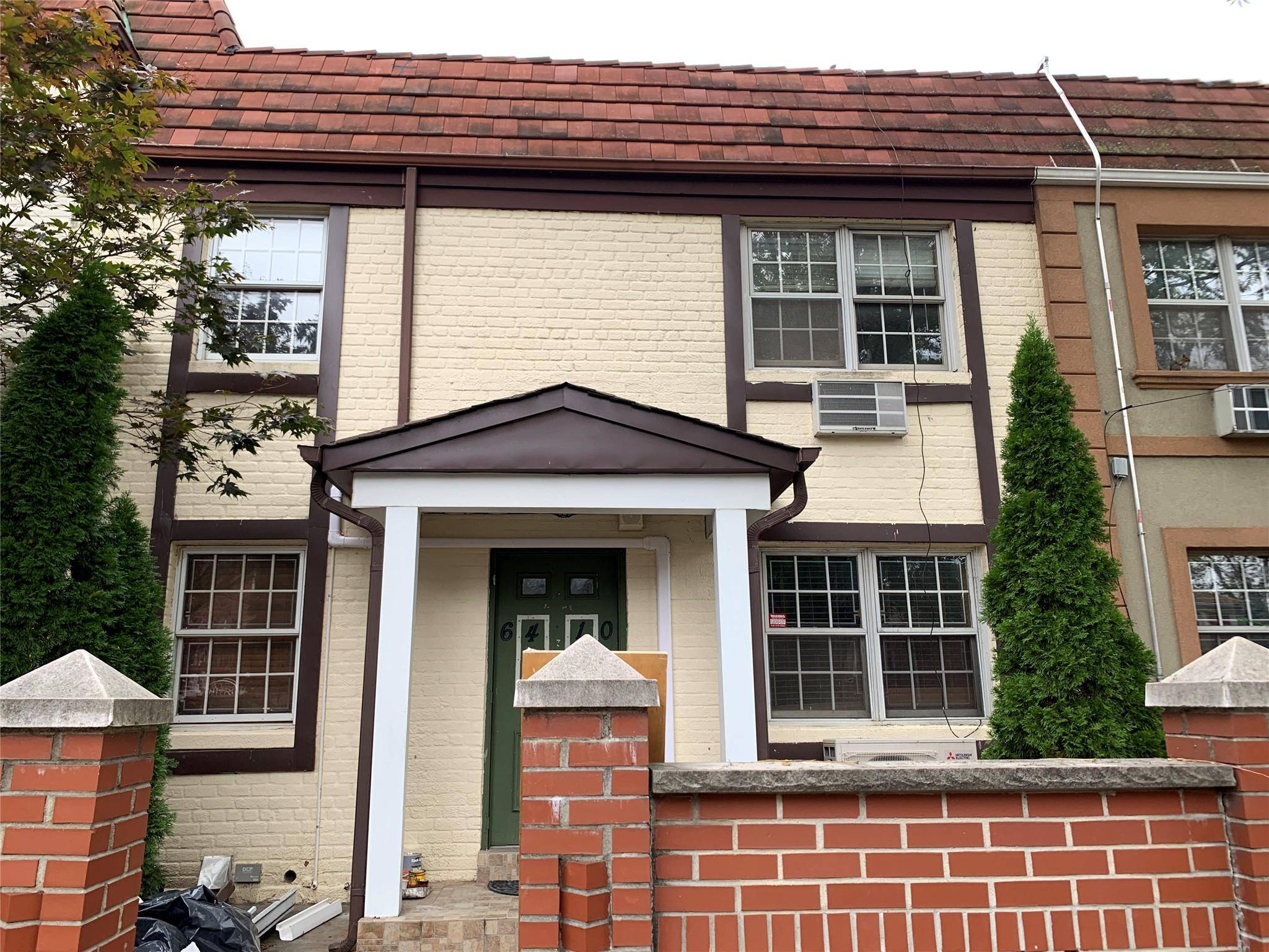2 Dwelling House For Sale.