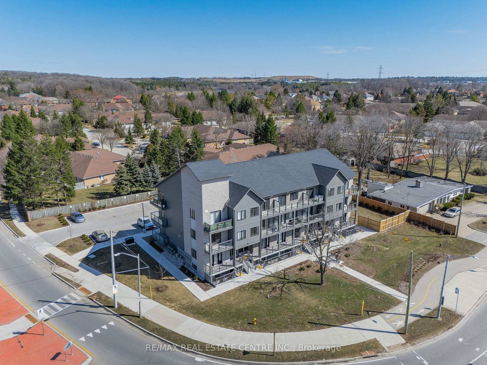 Available immediately ! 2 Bedroom 2 Bathroom Stacked townhouse ideally situated within walking distance of various amenities including shops, bus stops, schools and more.