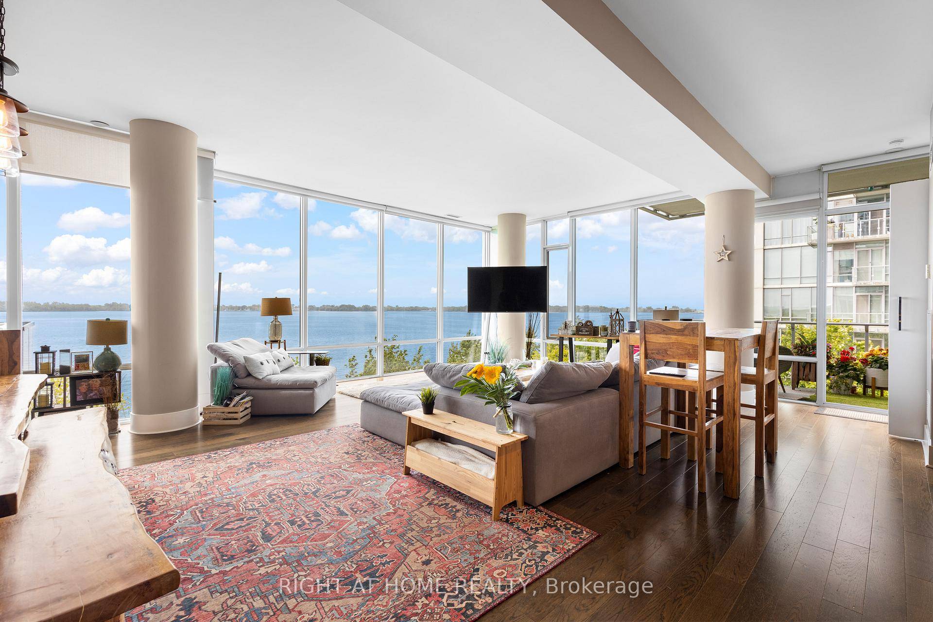 If you are Looking for a Direct Corner Water Front Unit This is it.