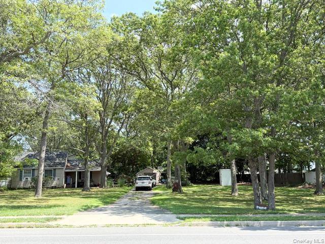 Comfortably set back from Long Island Expressway and Northern State Parkway stands a lovely home on 0.