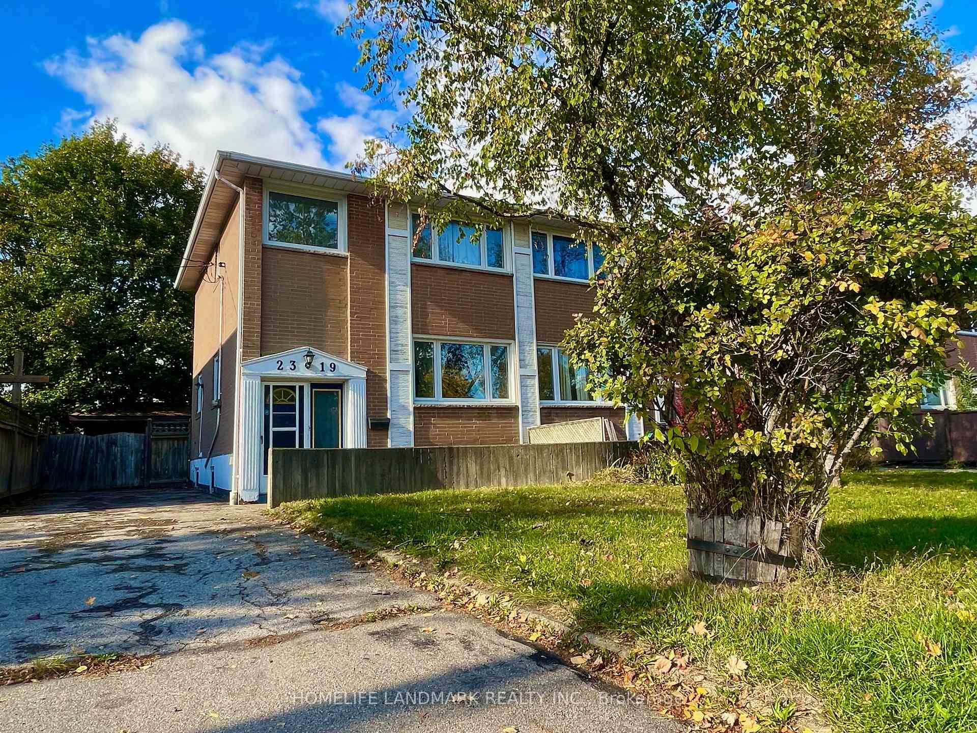 Located in a quiet, family friendly area, this semi detached home offers 3 bedrooms and 2 bathrooms with a bright, functional layout.