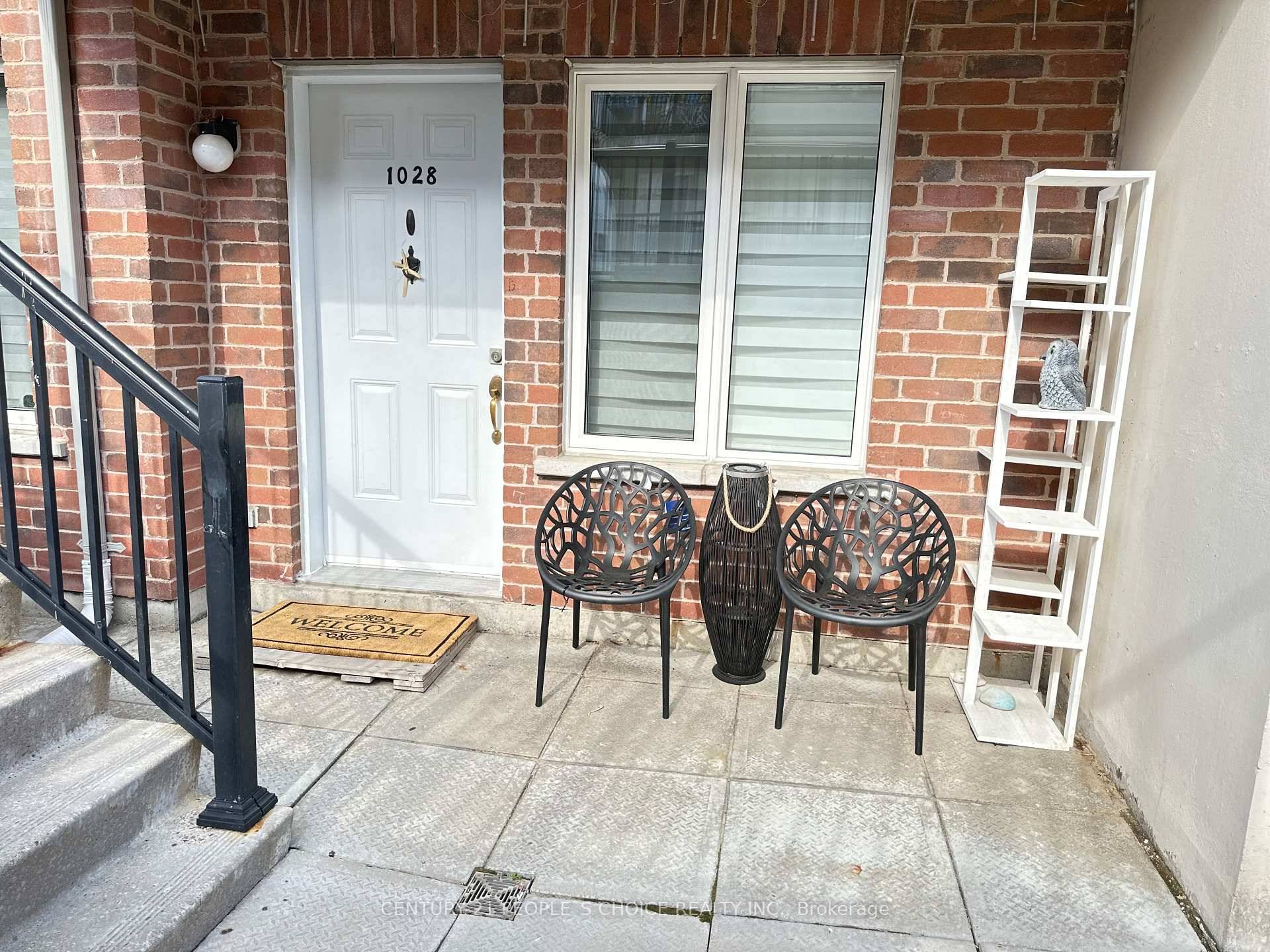 Welcome to this Beautiful 2 1 Bedroom Townhouse in a quiet neighbourhood of Harmony Village.
