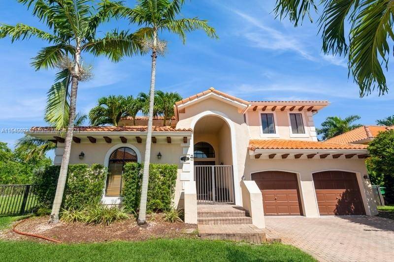 Varese Model, Updated and Marvelous family home located in a secluded area and quiet gated community of Cutler Cay.