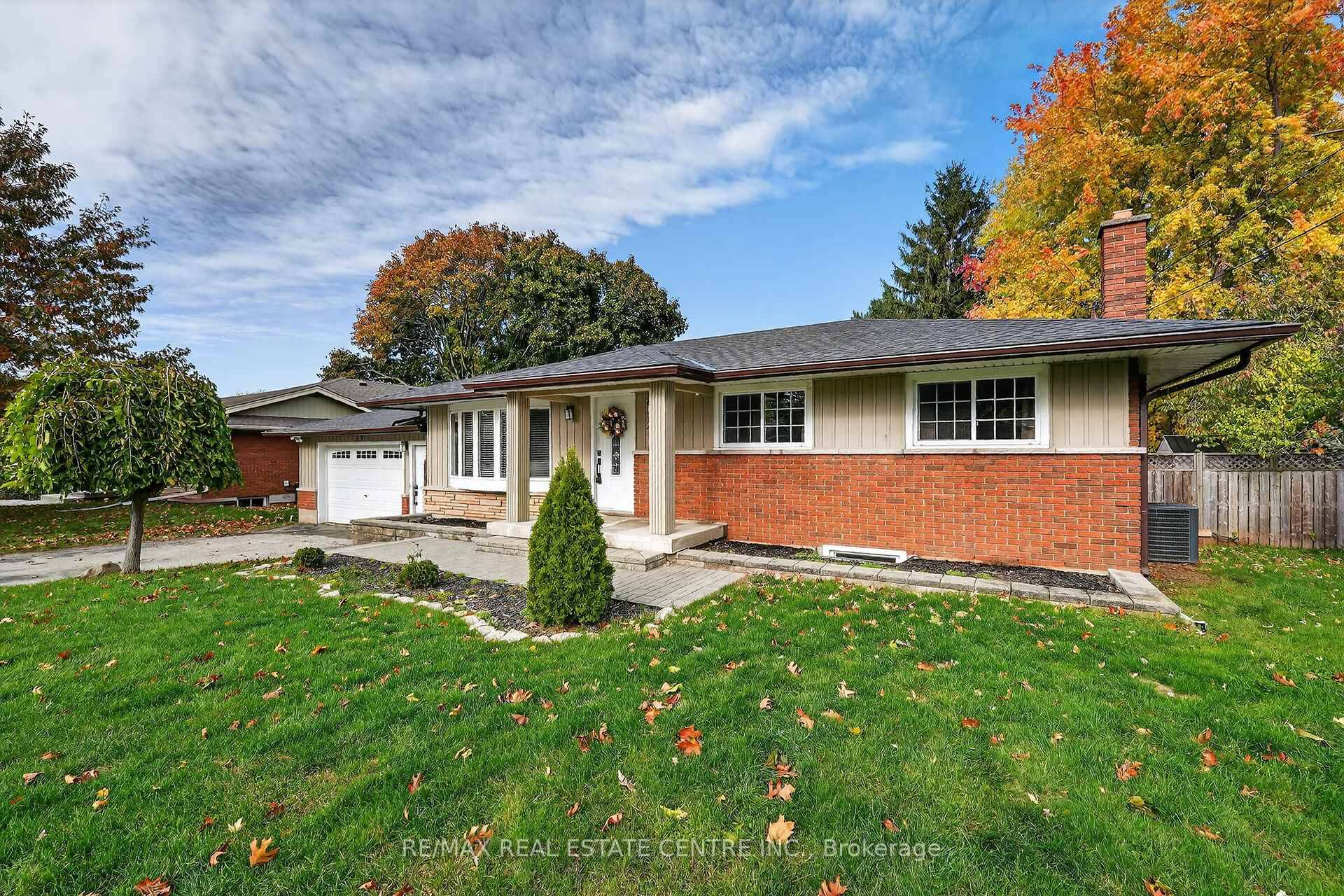 Gorgeous, immaculately maintained, move in ready, spacious, 3 bedroom, 2 bathroom detached bungalow, located in desirable Old Grimsby, in a family friendly neighborhood on a quiet cul de sac.