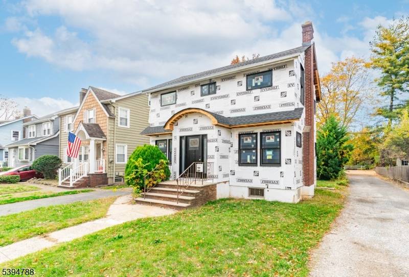 Discover the potential of this charming home located in the heart of Nutley !