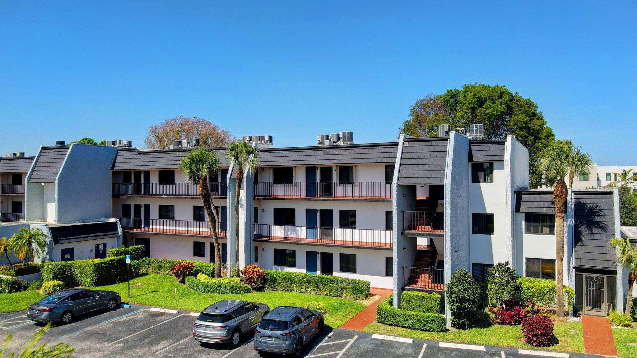 Welcome to this charming first floor condo located in the desirable Fountains Country Club Community.