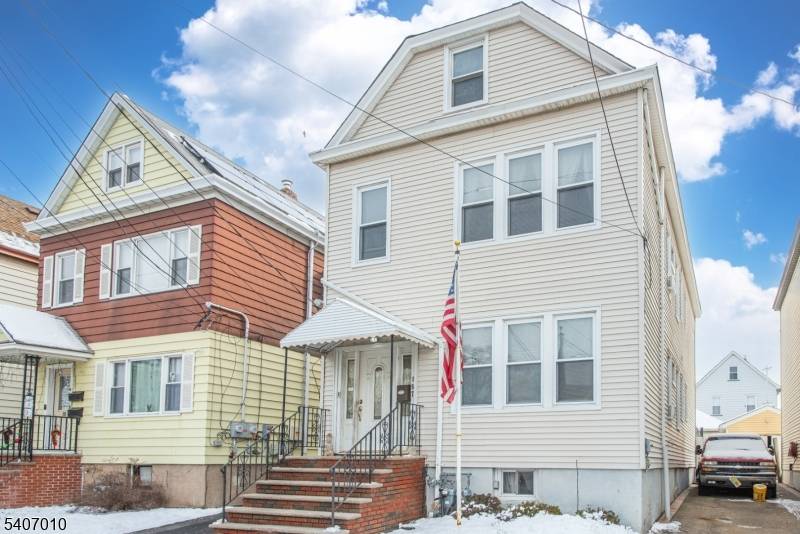 Wonderful owner occupied or investment opportunity in the Lakeview section of Clifton !