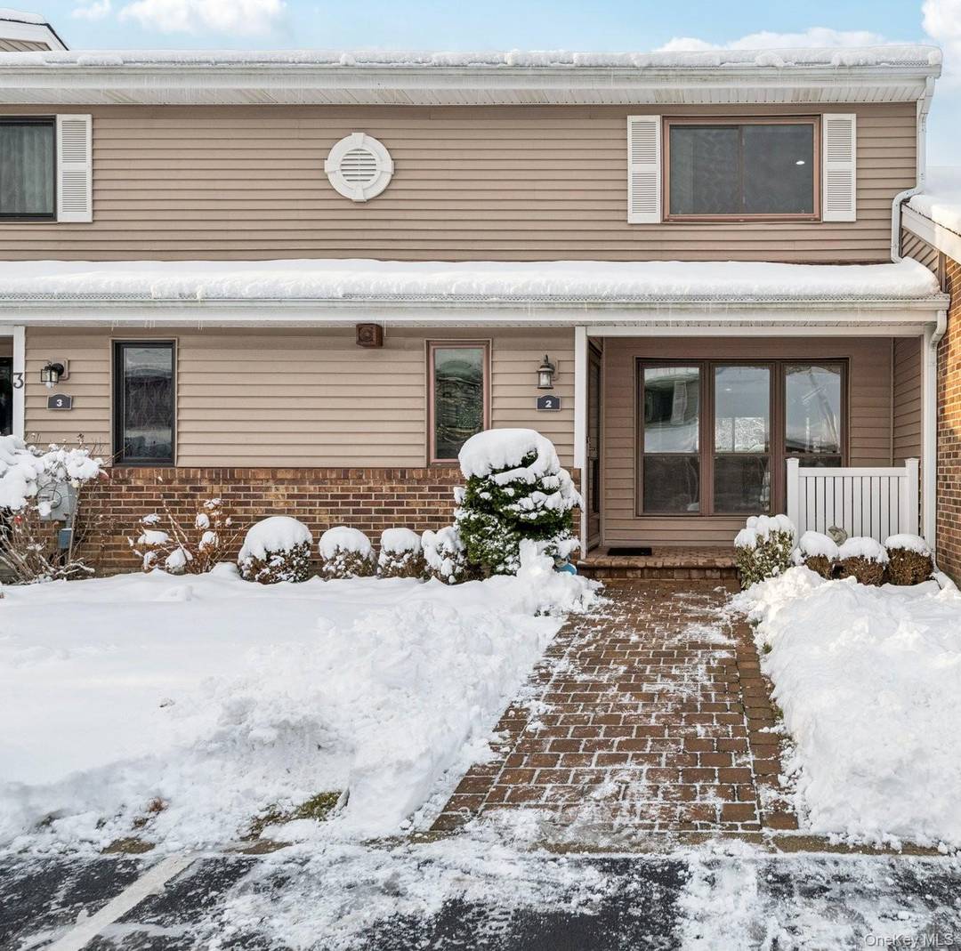 Turn the key and move right into this light, bright, and airy 2 bedroom, 1.