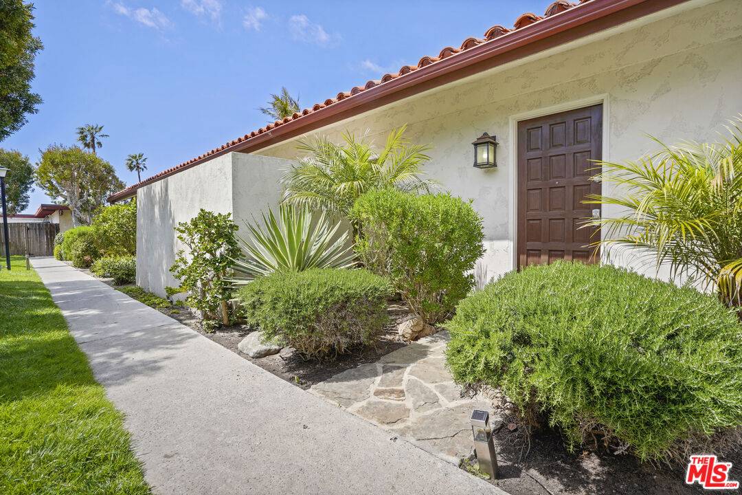 29500  Heathercliff Rd. 2BR Malibu La