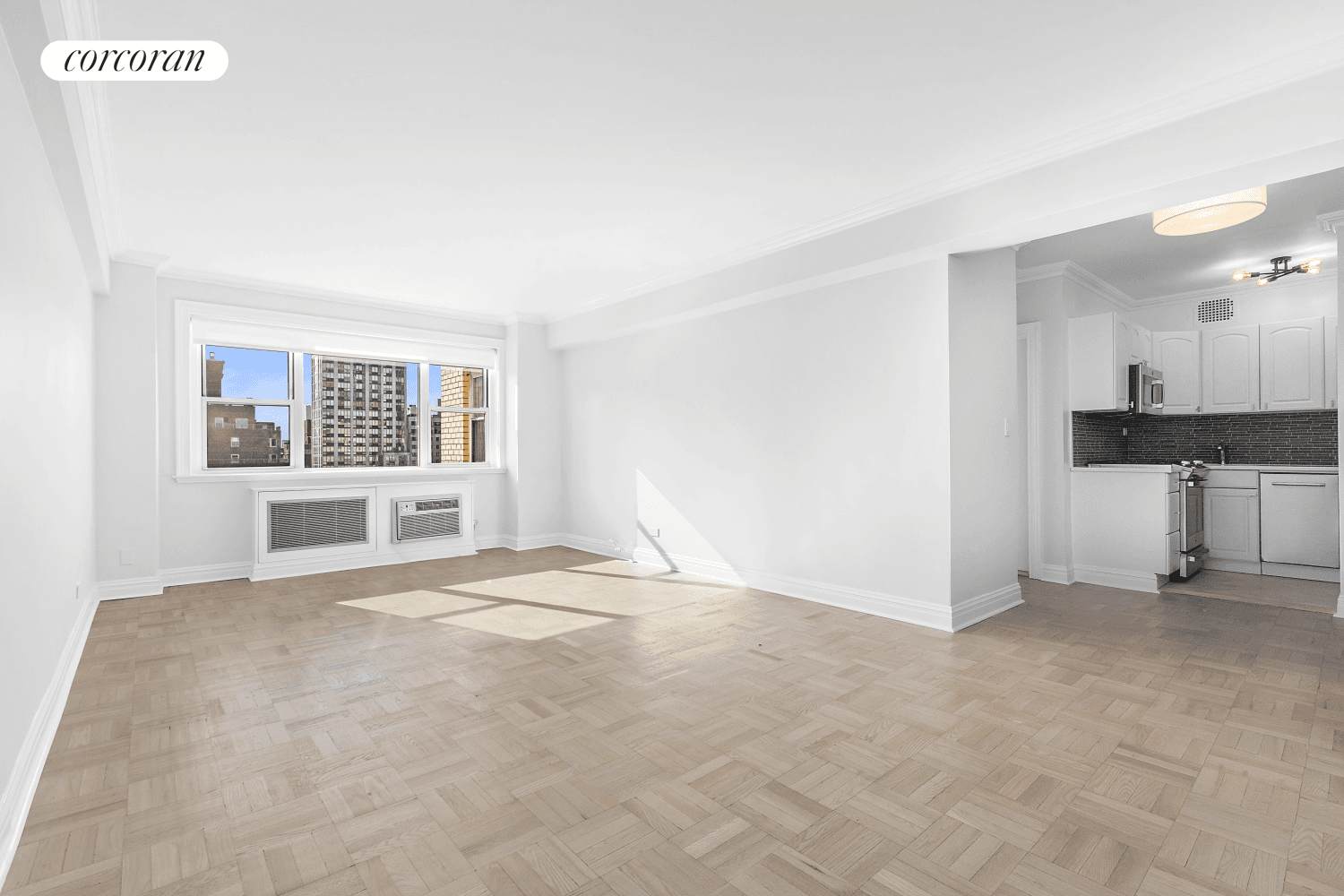 Tremendous Newley Renovated 1BR 1BA w Washer Dryer in a full service luxury high rise with an unbeatable Upper East Side location !