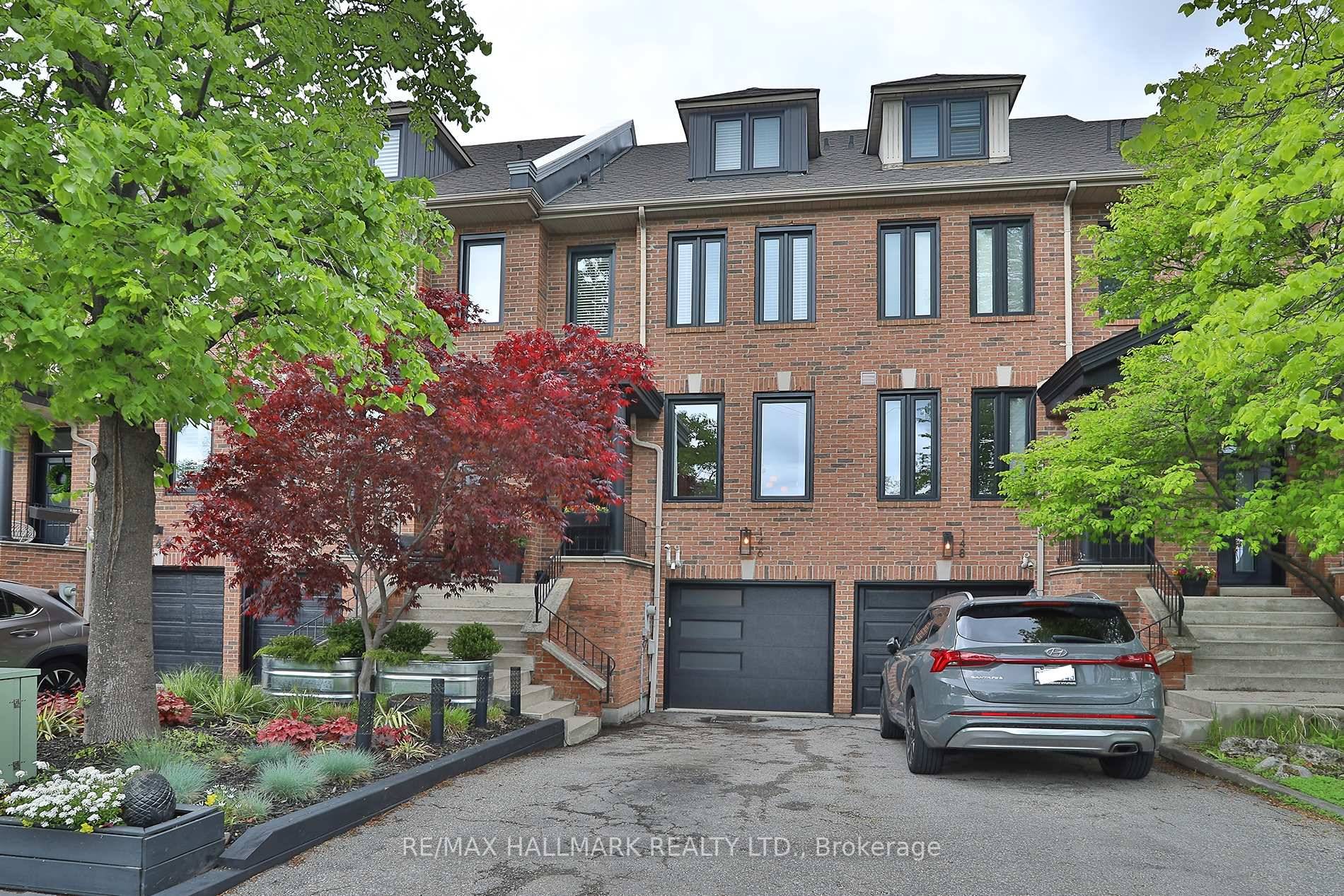 Beautiful Executive Freehold Townhome, Built by Dunpar, in Mimico !