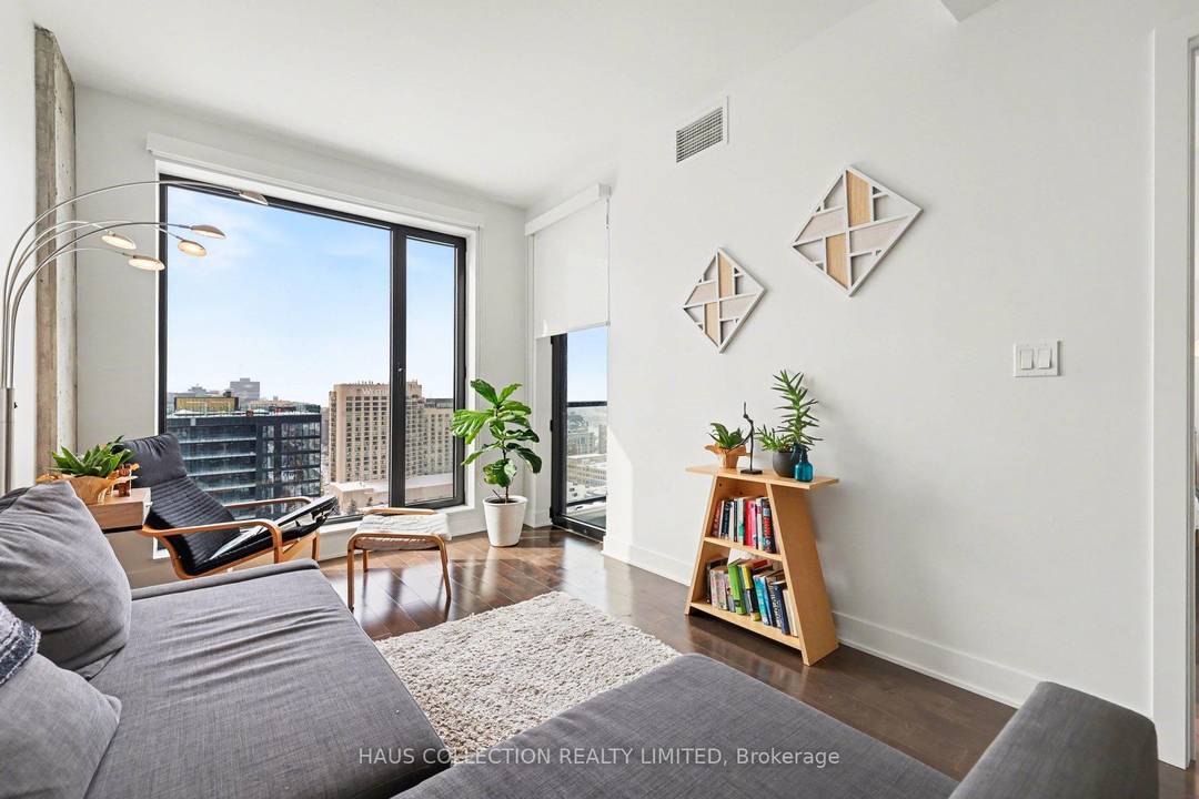 Located on the 22nd floor, just below the penthouse level, in the highly sought after ArtHaus building, this modern yet sophisticated and oversized 1 bed 1 bath suite offers convenient ...