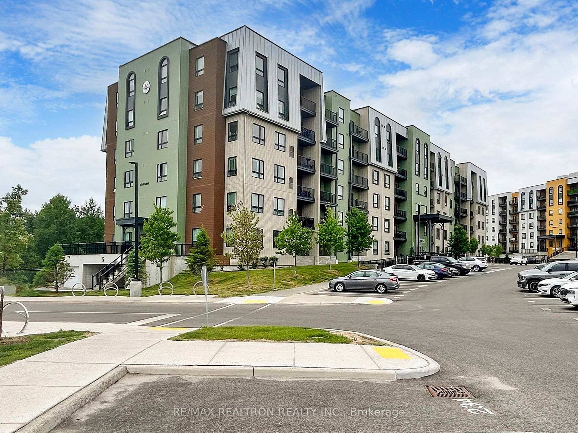 Beautifully upgraded corner unit in the sought after Bistro 6 culinary inspired condo community built by Pratt Homes Largest layout in the building offers 3 bedrooms amp ; 2 full ...