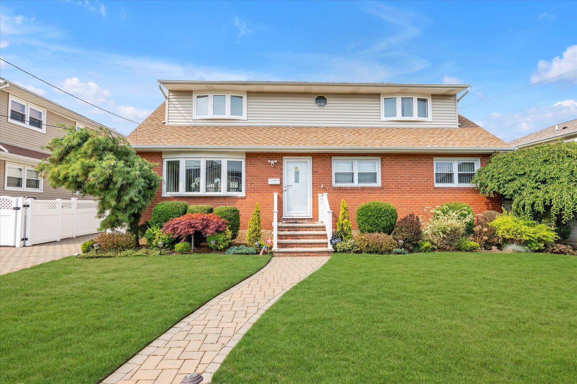 Spacious 5 Bedroom Home Perfect for Multi Generational Living !