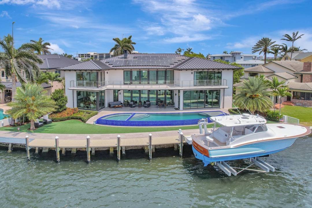 Wide open intracoastal to bay views comparable to a point residence overlooking Birch State Park !