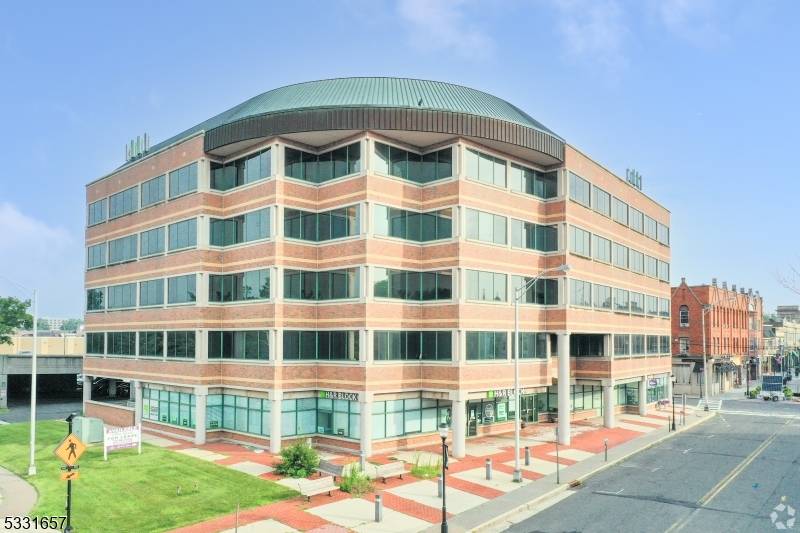 UNBELIEVABLE 3, 220 SF, 3RD FLOOR OFFICE SUITE AVAILABLE IN THIS 5 STORY 73, 068SF CLASS A OFFICE BLDG LOCATED ACROSS FROM NJ TRANSIT SOMERVILLE STATION AND POST OFFICE IN ...