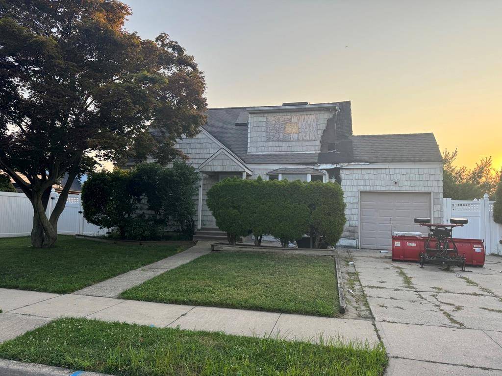 CASH ONLY AS IS CONTRACTOR INVESTOR SPECIAL Fire Damaged Home with Huge Potential !