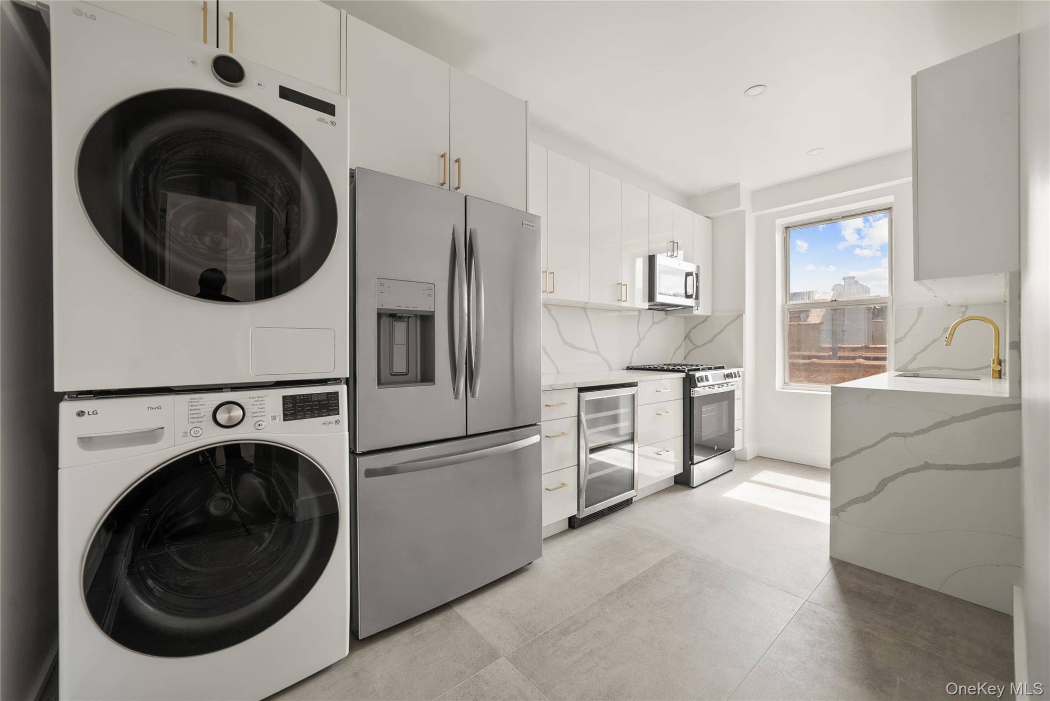 ully Renovated 2 Bedroom, 2 Bath in the Heart of Sunnyside Sponsor Unit, No Board Approval Welcome to your new home at 40th Street and Queens Boulevard a beautifully renovated, ...