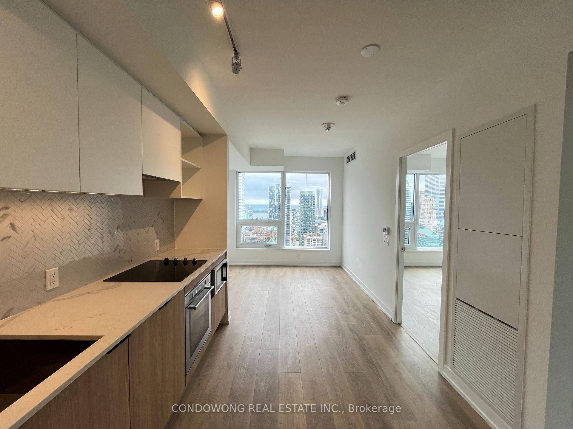 This bright and airy one bedroom apartment, situated in the highly desirable Church Dundas area of downtown Toronto, embodies the best of urban living.