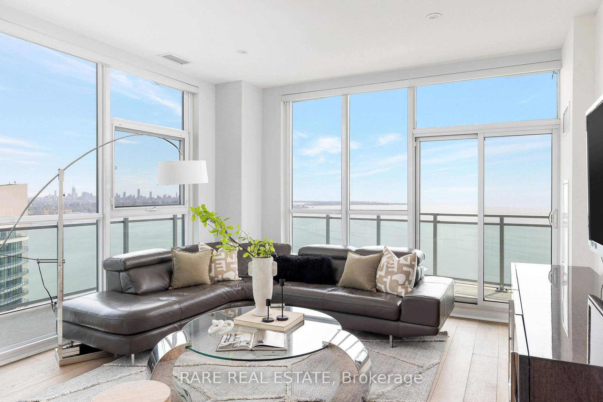 Welcome to a penthouse in a class of its own A palatial 1, 886 sq feet of living space over a rarely available 3 bedroom layout with dedicated Den Office.