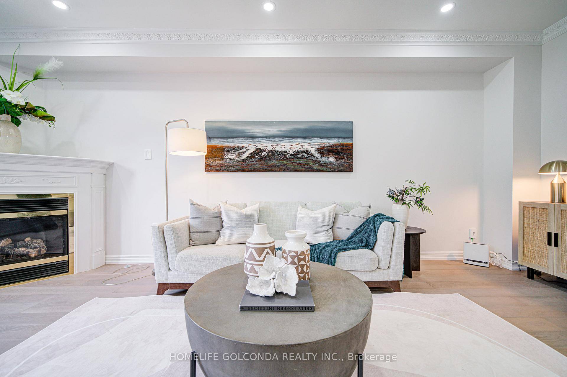 A Stunning Detached 3 Bedroom, 4 Bathroom Home in One of Vaughan Most Sought After Communities.
