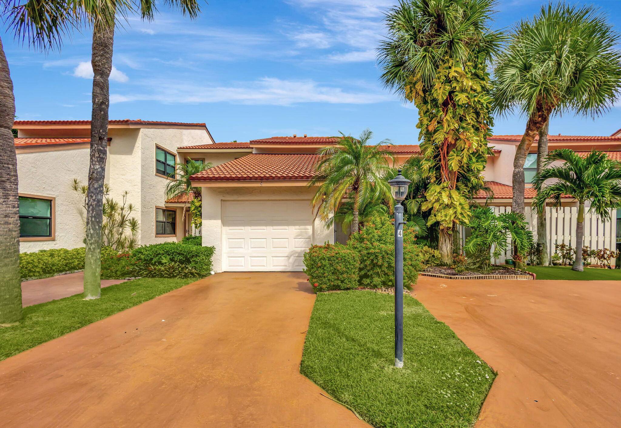 Walk to the beach ! This beautifully updated, spotlessly clean and tastefully decorated townhome is located in the perfect spot in beautiful Jupiter.
