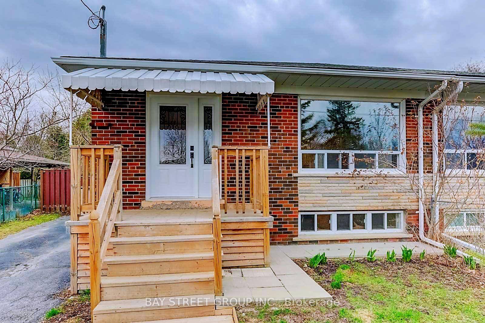 Meticulously Well Maintained In High Ranking Schools District Like Bayview Secondary School !