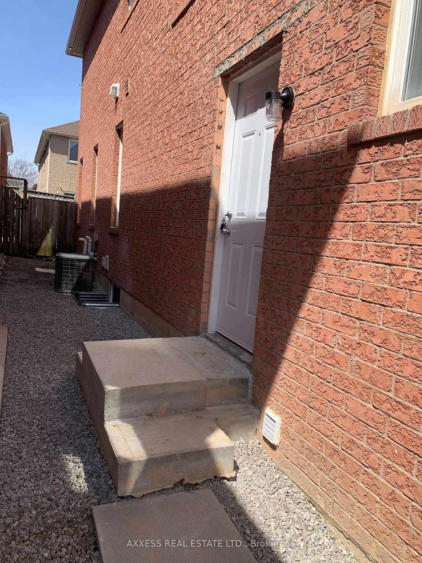 Bright and spacious legal 1 bedroom basement apartment with private separate entrance in a quiet, family friendly neighbourhood of Brampton.