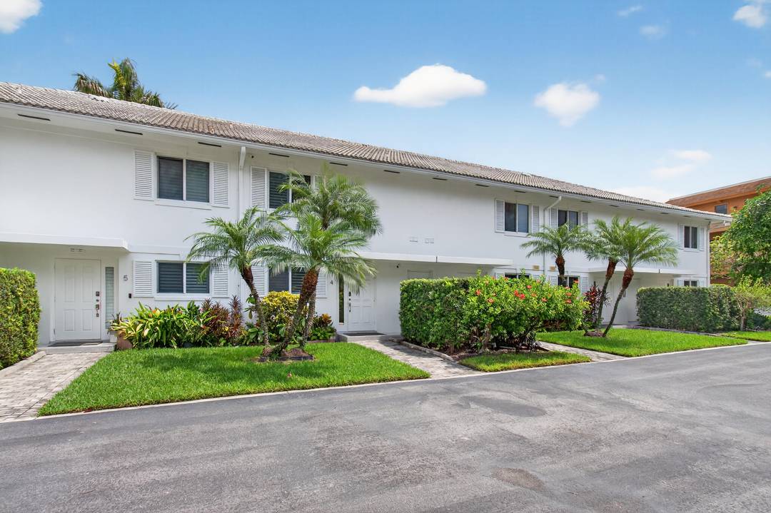 Live the Delray Beach dream This sleek and modern 2 bedroom, 2.
