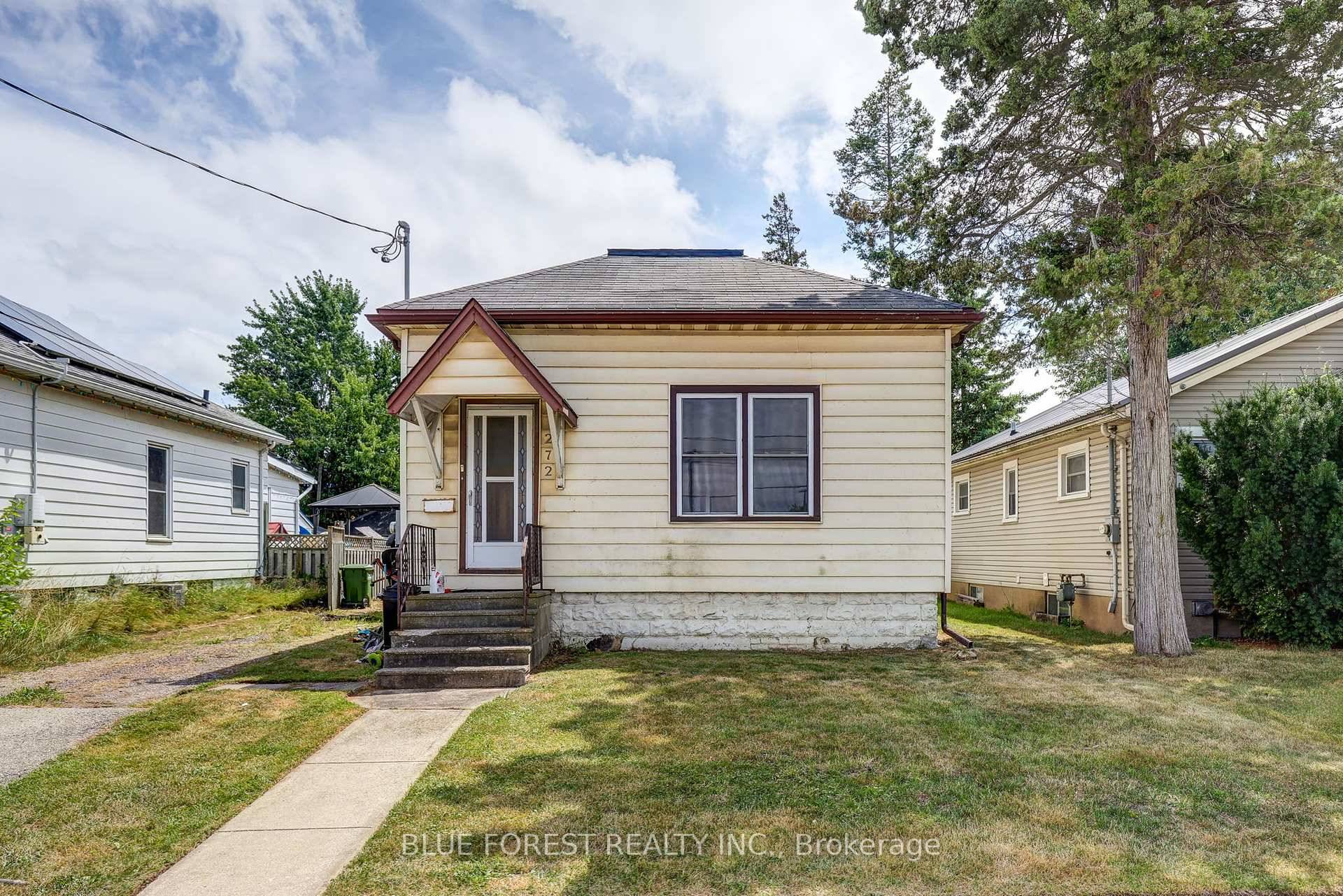 Investor opportunity or ideal starter home in the heart of St.