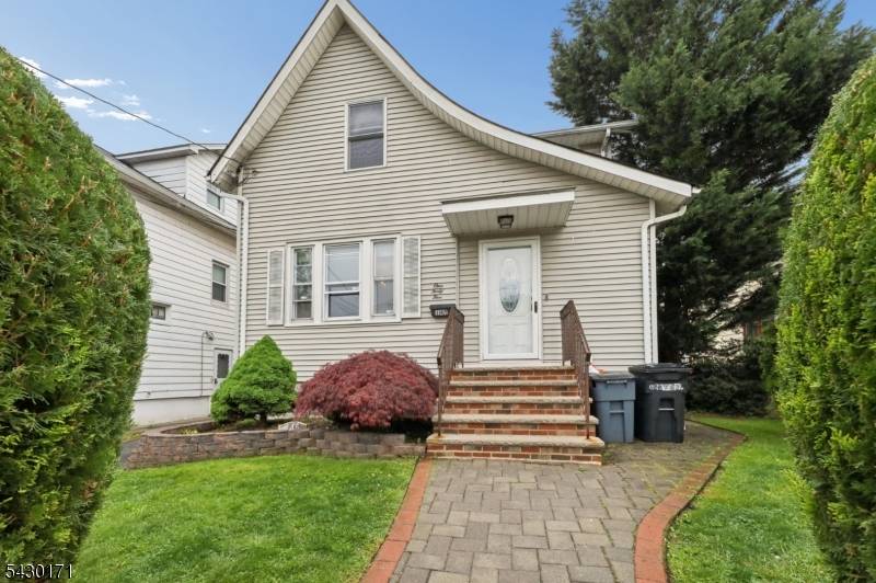 Located in a super prime location, this beautifully laid out home offers comfort, functionality, and convenience.