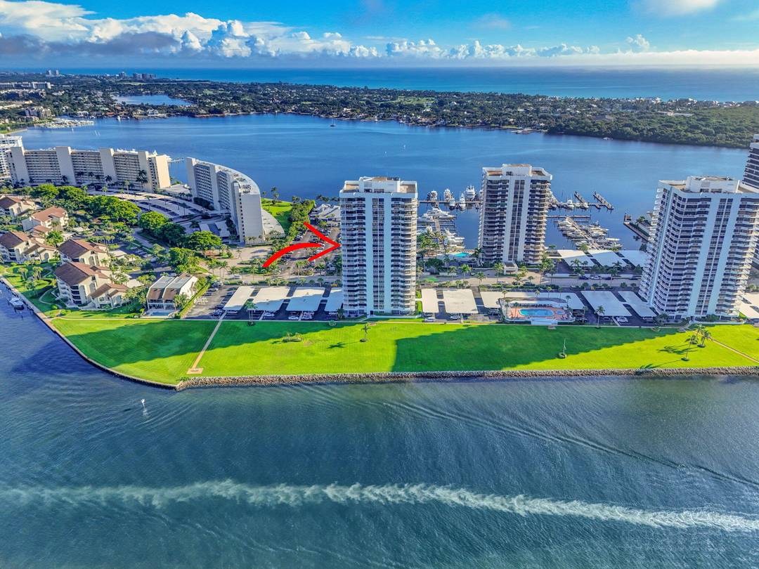 Breathtaking corner residence with 2, 500 sq.