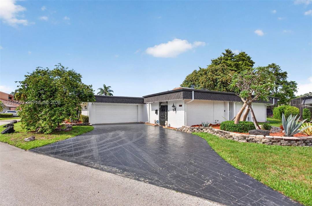 Fantastic home offering over 2, 330 sq ft under air, more than 3, 400 total sq ft, and situated on an expansive 10, 900 sq ft lot in the desirable ...