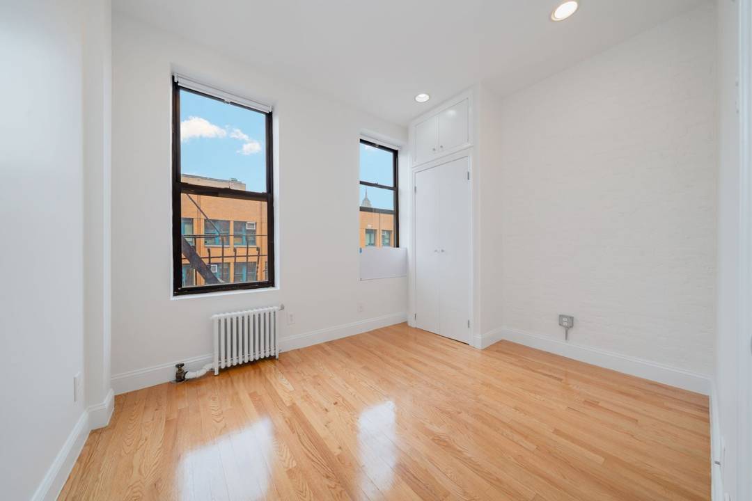 APARTMENT FEATURESFull Sized BedroomsStainless Steel AppliancesDishwasherMicrowaveWhite Kirchen CabinetsFrench DoorsLarge ClosetsWhite Subway tileGlass Enclosed Shower StahlCustom Marble Bathroom FloorBUILDING FEATURES Laundry In BuildingLocated in prime 
