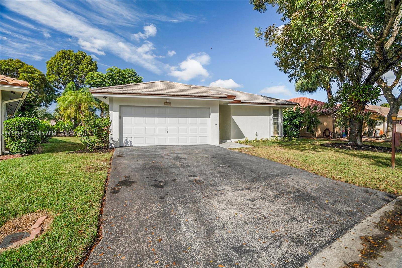 Fall in love with this beautiful move in ready home in the peaceful Ramblewood Community.