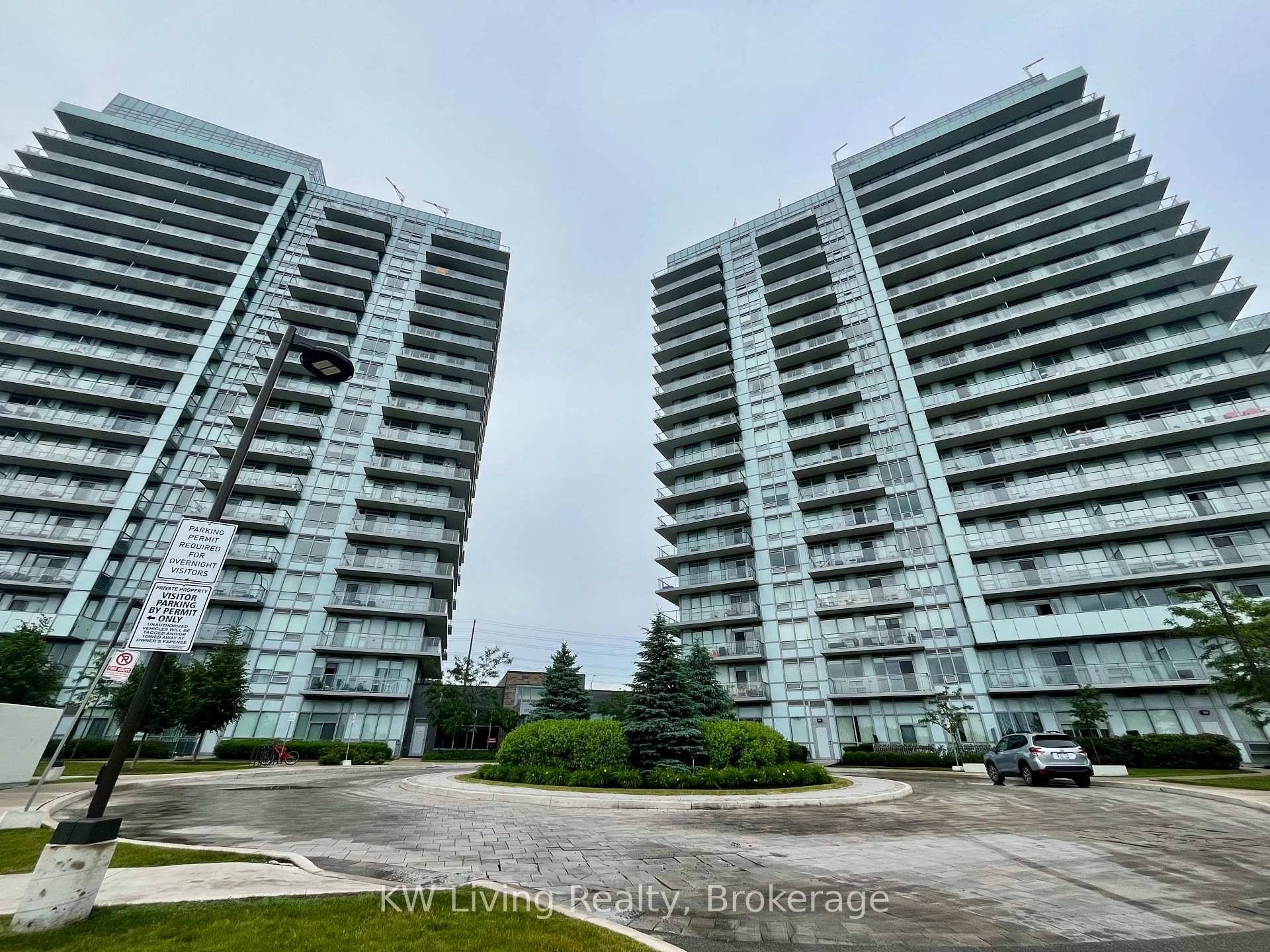 Functional amp ; Efficient 2 Bed Den W 2 Full Baths !