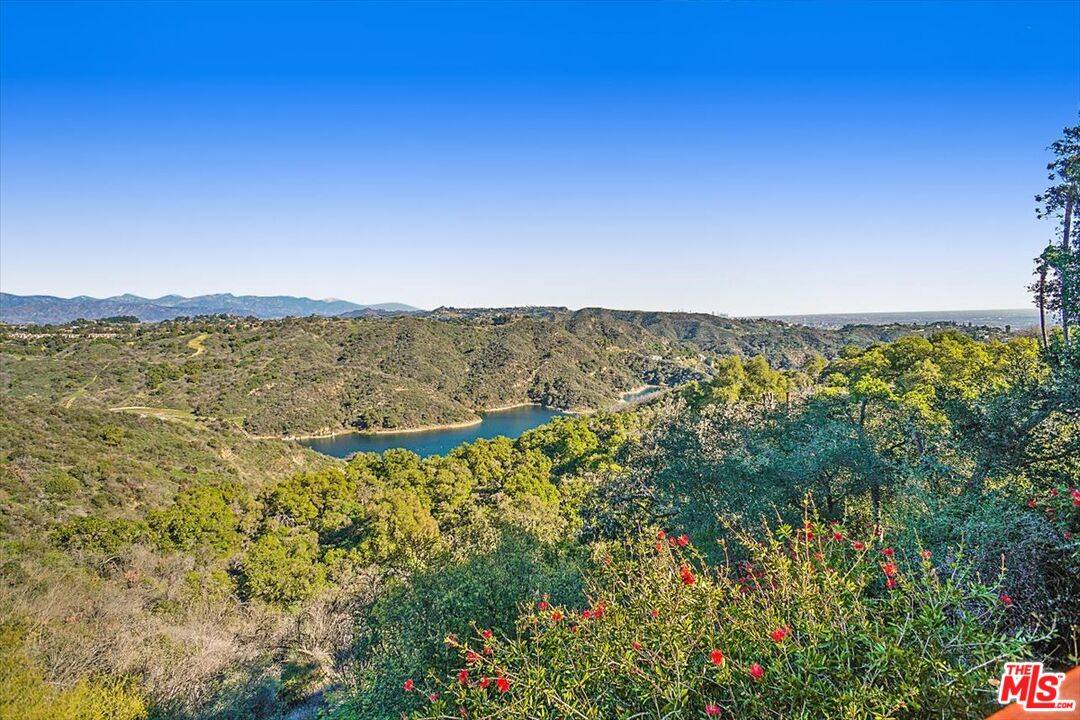 2270   STRADELLA RD 4BR Bel Air La
