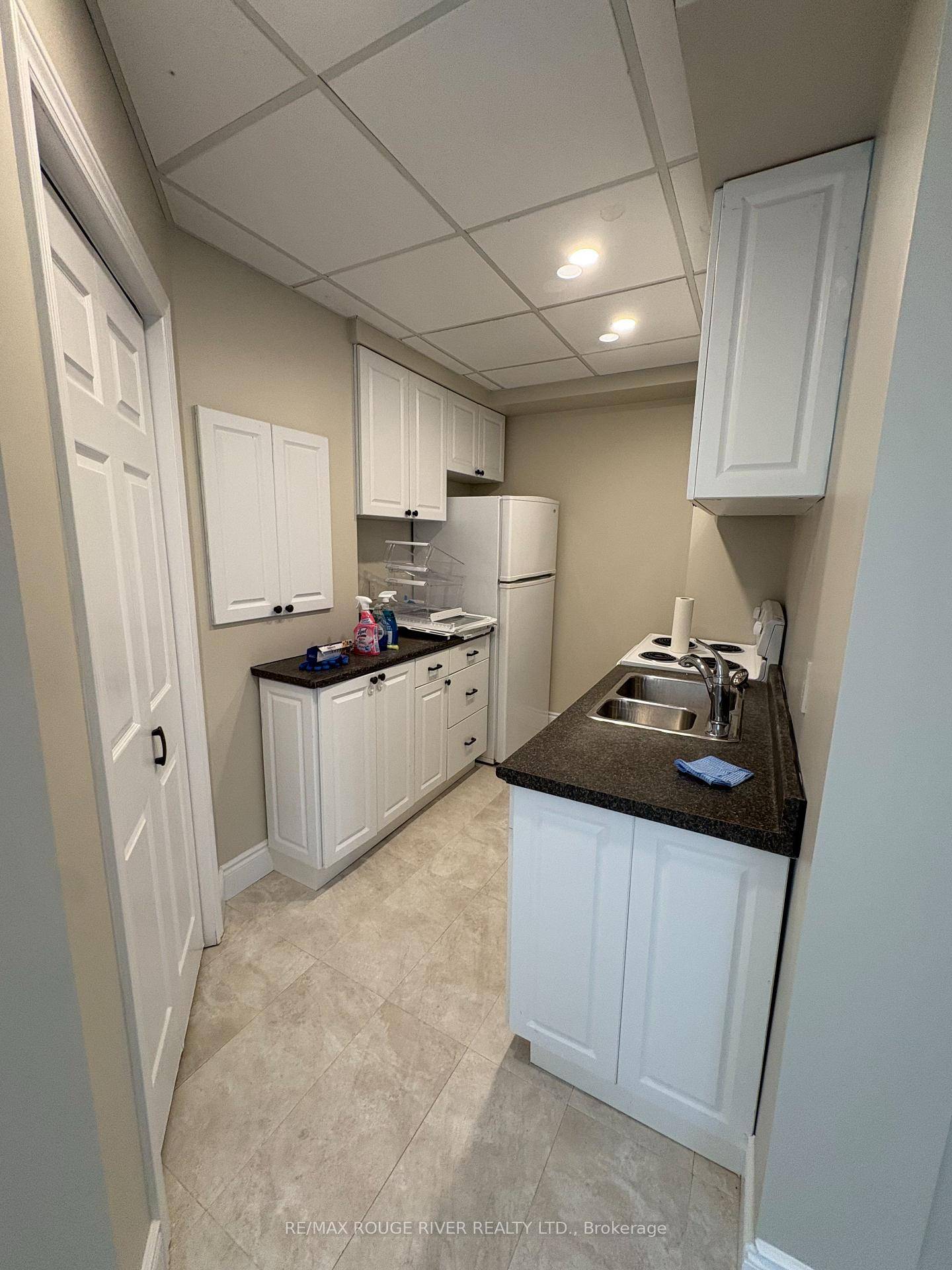 Main floor lease 40 Farncomb Cres, Bowmanville 1600 month.
