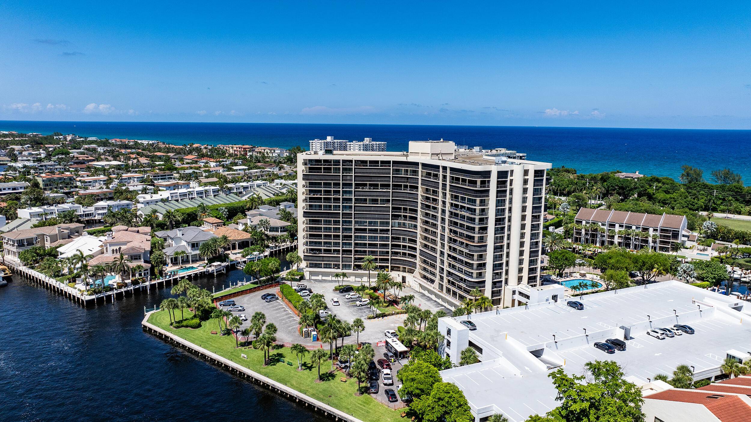 In the exclusive Boca Highland community in prestigious Highland Beach, Braemar Isle centers on a 17 story tower with 233 residences and townhomes.