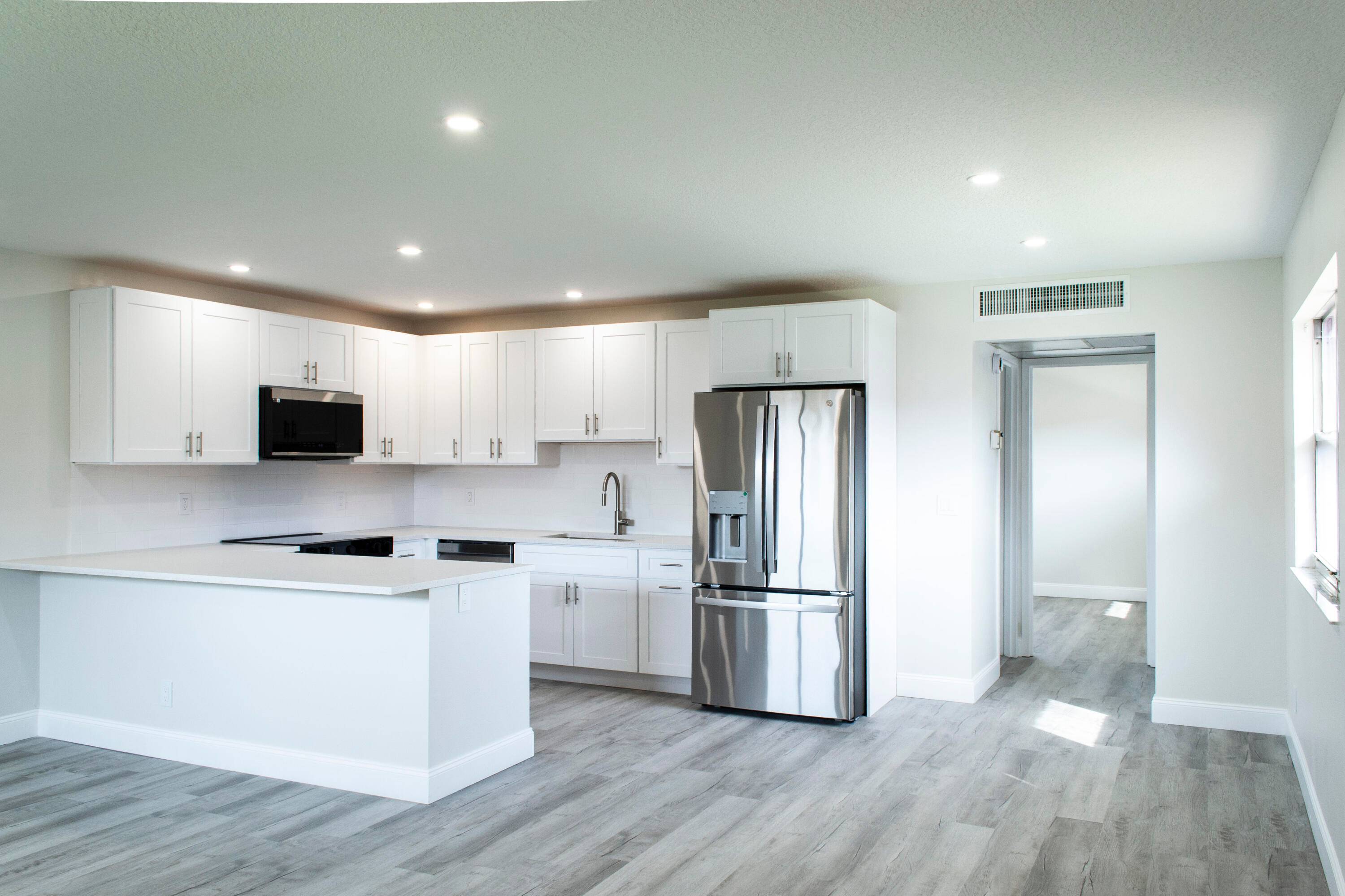 This fully renovated, move in ready 1 bedroom, 1 1 2 bath condo in the highly desirable Kings Point Seville community offers a bright, first floor location with no units ...