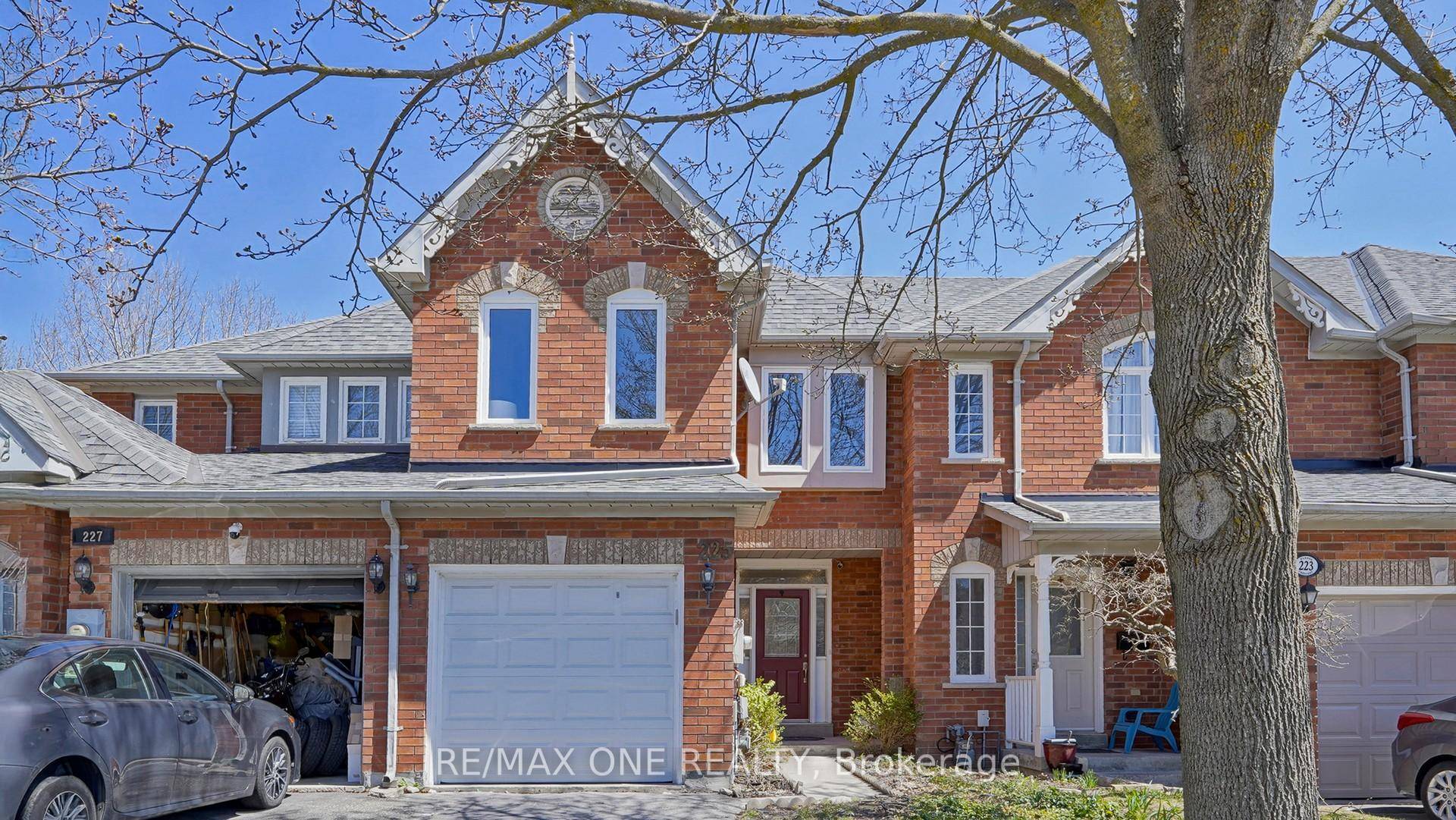Welcome to 225 Warner Crescent, located in the highly sought after Summerhill Estates neighbourhood in the heart of Newmarket.