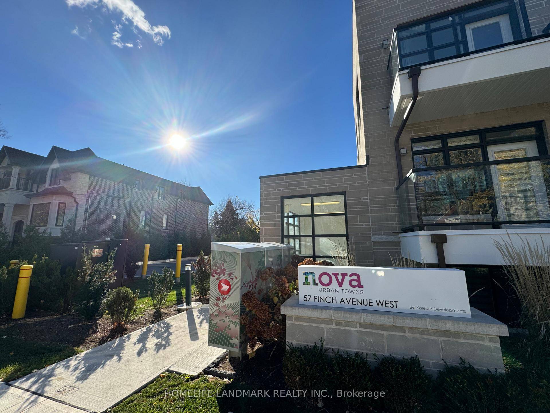 2 Storey Condo Townhome In Prime Yonge Finch Location.