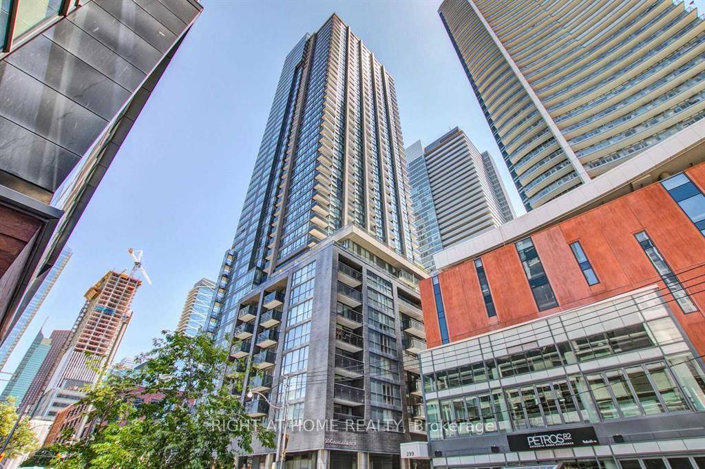 Beautifully renovated 1050 square foot condo in the heart of downtown Toronto !