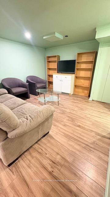 Welcome to this beautifully maintained, pet friendly, fully furnished lower level rental located in a quiet, family friendly neighbourhood of Niagara Falls.