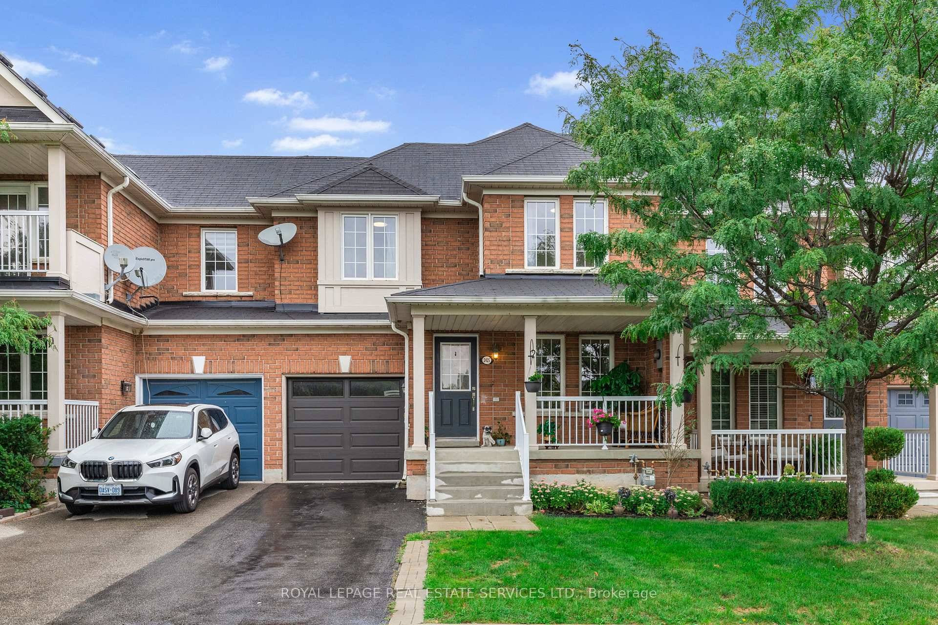 Step into this beautiful townhome located in a convenient and highly sought after Westmount.