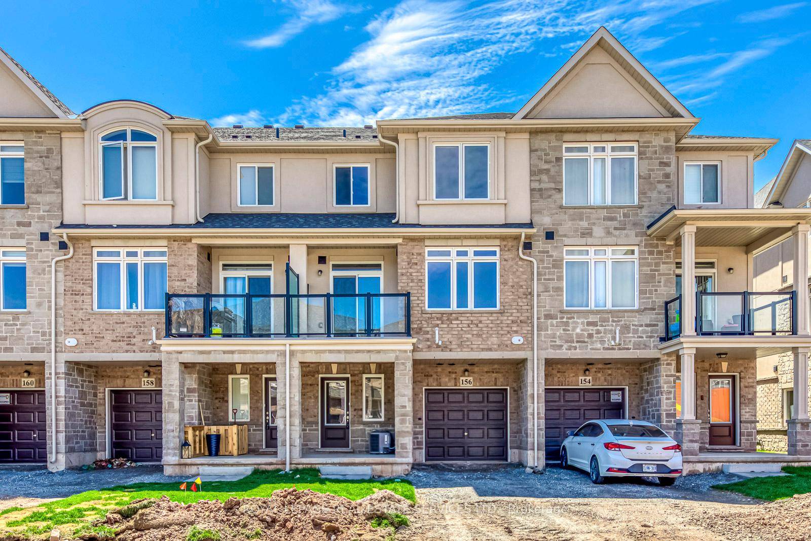 Welcome to this stylish 3 storey townhome perfectly nestled in the heart of Winona, minutes from shopping, schools, parks, trails, and the scenic Niagara Escarpment and Lake Ontario.