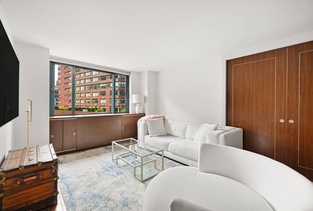 Welcome to your new home, or smart investment, in the heart of vibrant Union Square.