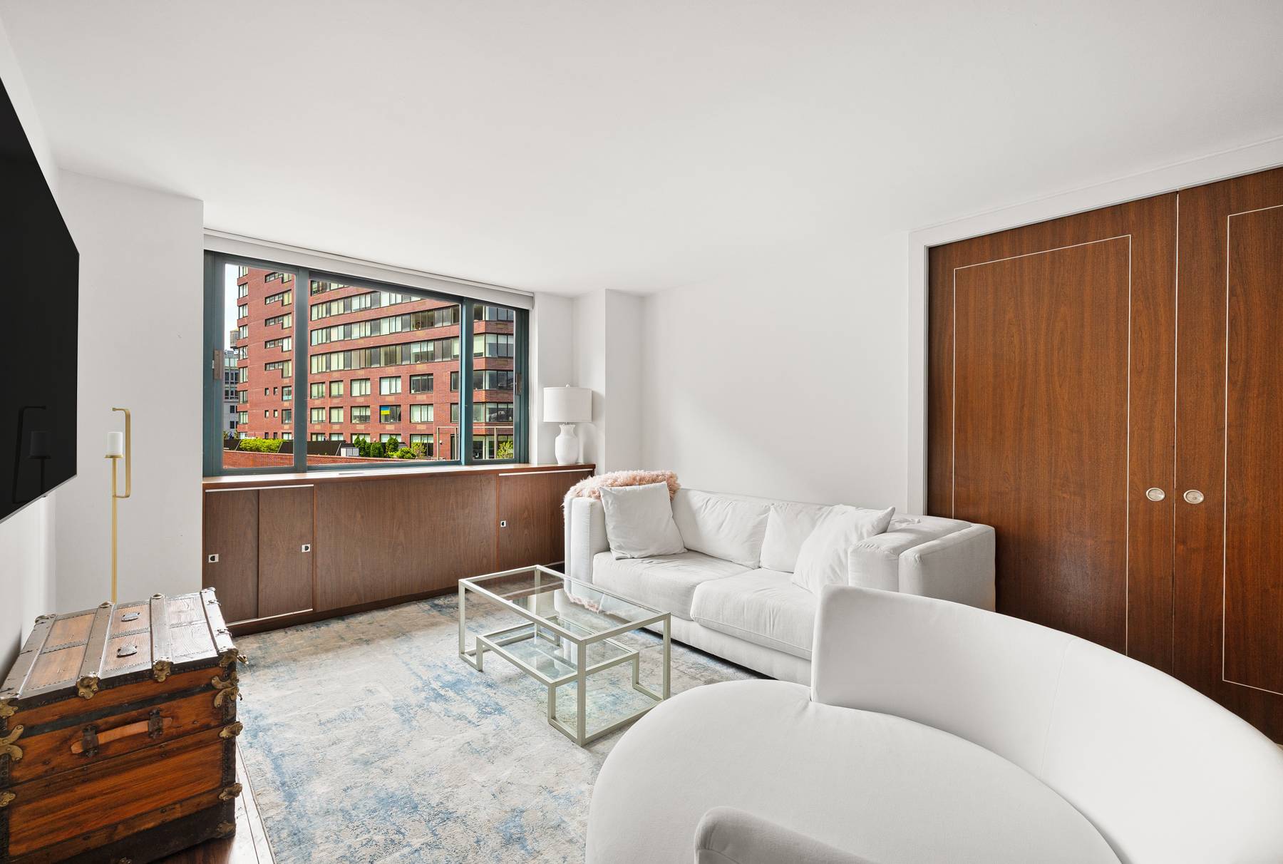 Welcome to your new home, or smart investment, in the heart of vibrant Union Square.